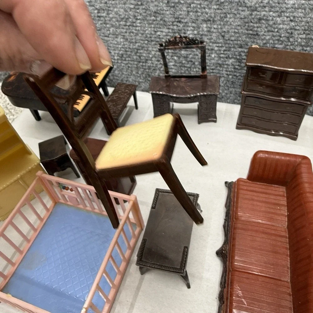 Vintage Renwal dollhouse furniture Huge Lot‎  piano vanity couch and more (READ)